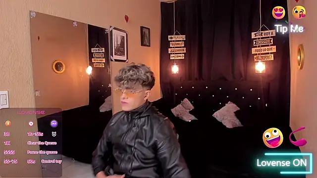 Snapshot of ANDRIUS_24 chatting on 03.17.25 ANDRIUS 24 online show from 03.17.25