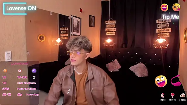 Snapshot of ANDRIUS_24 chatting on 03.19.25 ANDRIUS 24 online show from 03.19.25