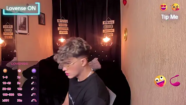 Snapshot of ANDRIUS_24 chatting on 03.20.25 ANDRIUS 24 online show from 03.20.25