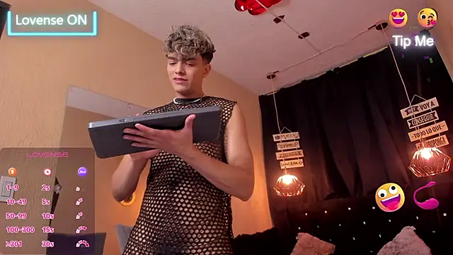 Snapshot of ANDRIUS_24 chatting on 03.20.25 ANDRIUS 24 online show from 03.20.25