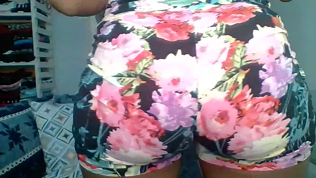 Petite 254 online show from 04.04.26