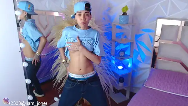 Jonesliam23 online show from 09.18.25