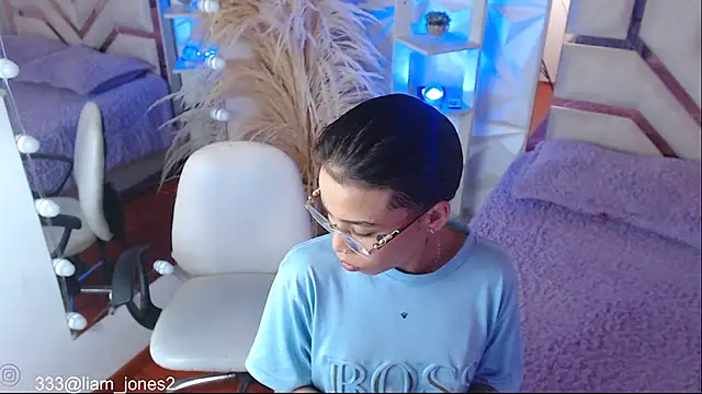 Jonesliam23 online show from 10.20.25