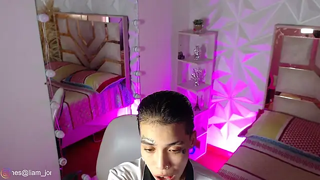 Jonesliam23 online show from 04.17.26