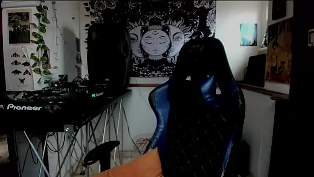 Snapshot of Demongirl6666 chatting on 03.17.25 Demongirl6666 online show from 03.17.25