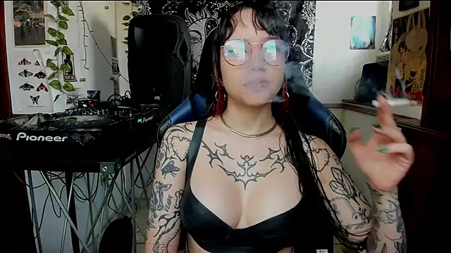 Snapshot of Demongirl6666 chatting on 03.18.25 Demongirl6666 online show from 03.18.25