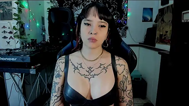 Snapshot of Demongirl6666 chatting on 03.19.25 Demongirl6666 online show from 03.19.25
