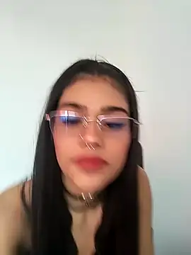 Snapshot of CatrinaRossi chatting on 12.23.24 CatrinaRossi online show from 12.23.24