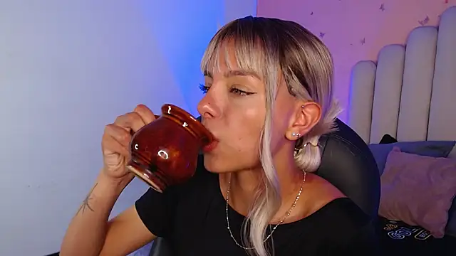 Snapshot of peyton_golden1 chatting on 10.02.25 peyton golden1 online show from 10.02.25