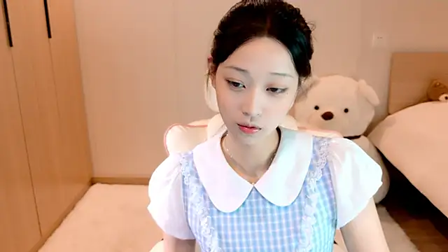 Snapshot of Xueb_J chatting on 12.12.24 Xueb J online show from 12.12.24