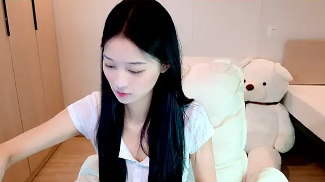 Snapshot of Xueb_J chatting on 09.10.25 Xueb J online show from 09.10.25