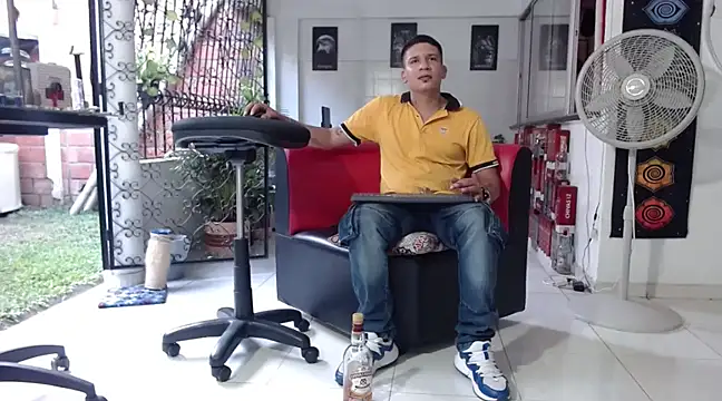 Snapshot of damiam_fiery chatting on 12.02.24 damiam fiery online show from 12.02.24