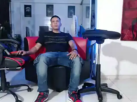 Snapshot of damiam_fiery chatting on 12.14.24 damiam fiery online show from 12.14.24