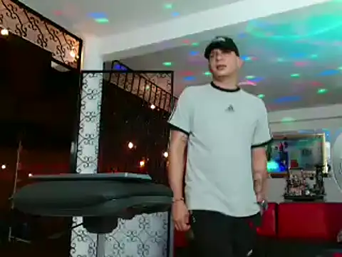 Snapshot of damiam_fiery chatting on 02.19.25 damiam fiery online show from 02.19.25