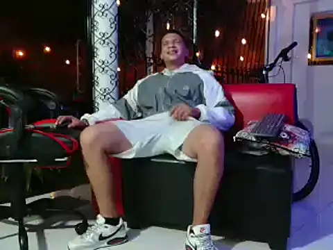 Snapshot of damiam_fiery chatting on 02.25.25 damiam fiery online show from 02.25.25