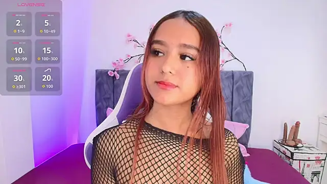 Snapshot of Sophiee_Velvet chatting on 06.20.26 Sophiee Velvet online show from 06.20.26