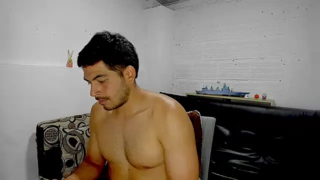 Snapshot of Himoreno25 chatting on 02.21.25 Himoreno25 online show from 02.21.25