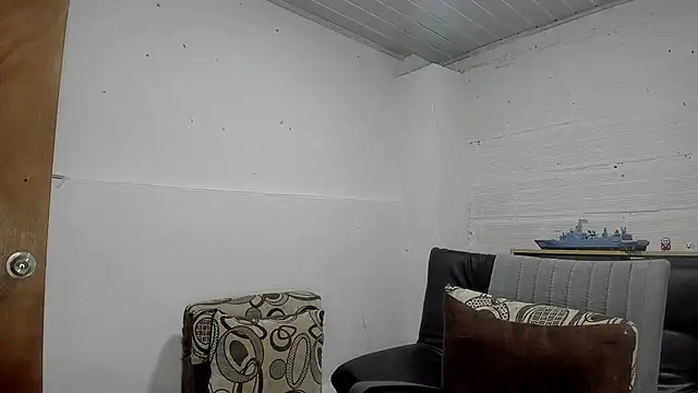 Snapshot of Himoreno25 chatting on 03.18.25 Himoreno25 online show from 03.18.25