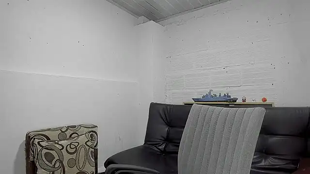 Snapshot of Himoreno25 chatting on 03.21.25 Himoreno25 online show from 03.21.25