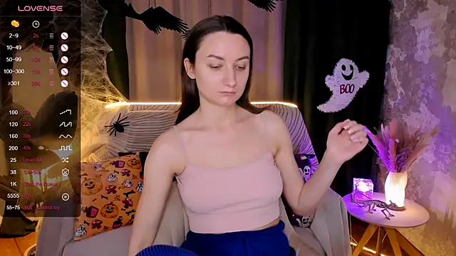 Snapshot of annacooleman chatting on 10.21.25 annacooleman online show from 10.21.25