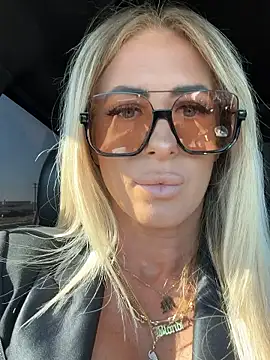 blondiluvsanal online show from 01.18.26