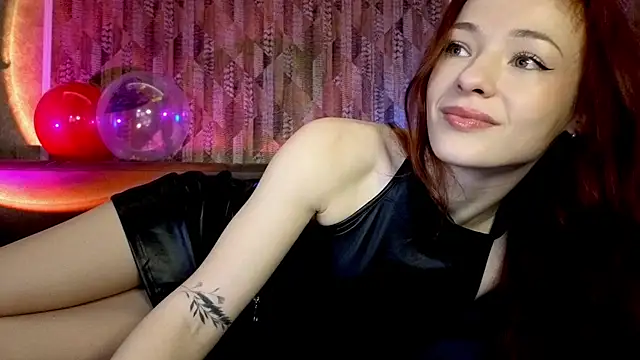 Snapshot of MiaRouge chatting on 02.18.26 MiaRouge online show from 02.18.26