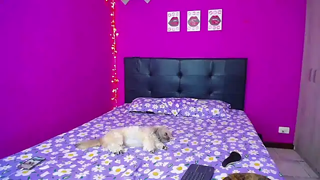 Snapshot of Zaratattoox chatting on 12.24.24 Zaratattoox online show from 12.24.24