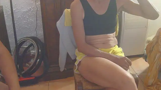 Snapshot of couplemilf2 chatting on 05.03.26 couplemilf2 online show from 05.03.26