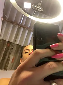 Snapshot of AlexaWarner chatting on 02.14.26 AlexaWarner online show from 02.14.26