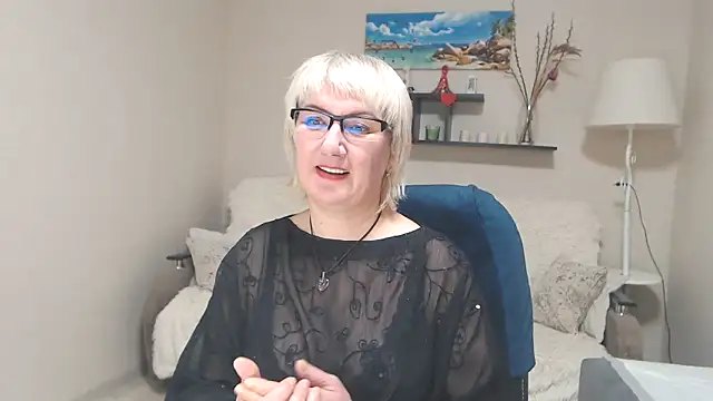 Snapshot of FleurMays chatting on 01.25.25 FleurMays online show from 01.25.25