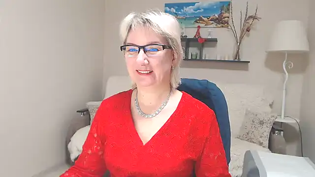 Snapshot of FleurMays chatting on 02.04.25 FleurMays online show from 02.04.25