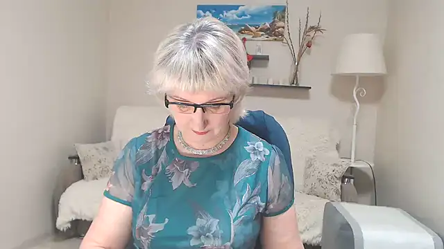 Snapshot of FleurMays chatting on 02.09.25 FleurMays online show from 02.09.25