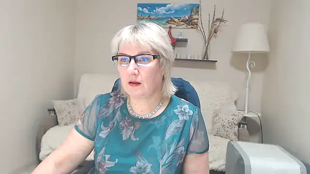 Snapshot of FleurMays chatting on 02.09.25 FleurMays online show from 02.09.25