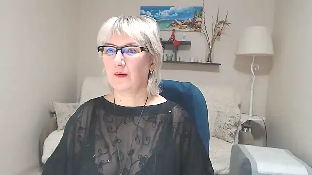 Snapshot of FleurMays chatting on 02.10.25 FleurMays online show from 02.10.25