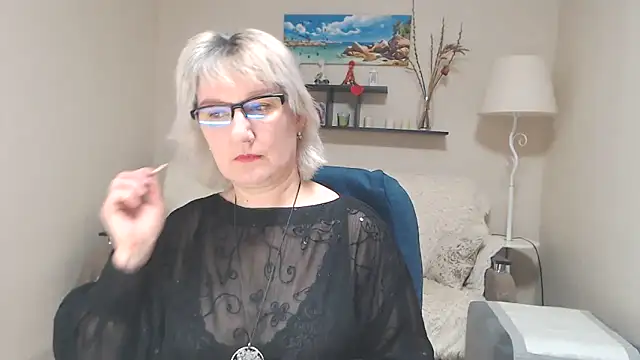 Snapshot of FleurMays chatting on 02.11.25 FleurMays online show from 02.11.25