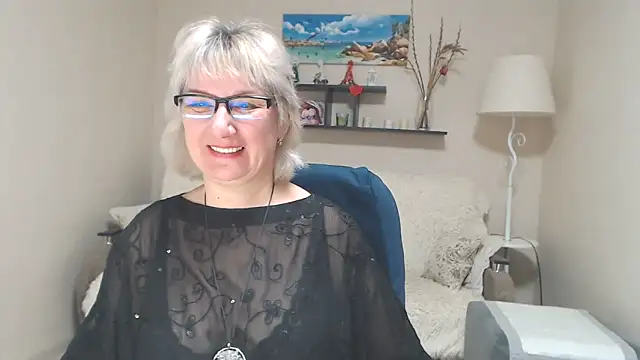 Snapshot of FleurMays chatting on 02.11.25 FleurMays online show from 02.11.25