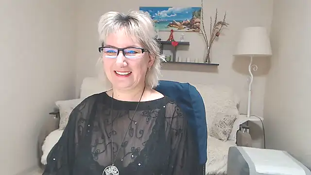 Snapshot of FleurMays chatting on 02.12.25 FleurMays online show from 02.12.25