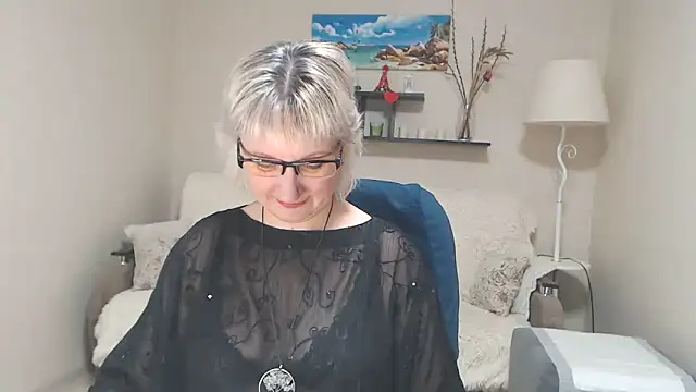 Snapshot of FleurMays chatting on 02.12.25 FleurMays online show from 02.12.25