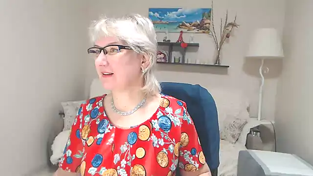 Snapshot of FleurMays chatting on 02.14.25 FleurMays online show from 02.14.25