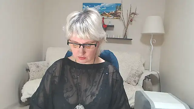 Snapshot of FleurMays chatting on 02.14.25 FleurMays online show from 02.14.25