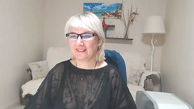 Snapshot of FleurMays chatting on 02.15.25 FleurMays online show from 02.15.25