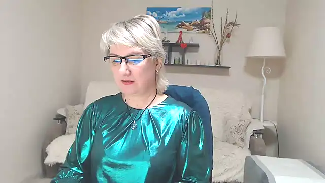 Snapshot of FleurMays chatting on 02.19.25 FleurMays online show from 02.19.25