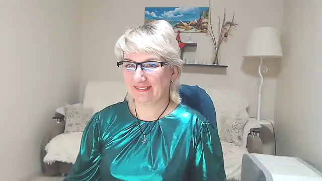 Snapshot of FleurMays chatting on 02.19.25 FleurMays online show from 02.19.25