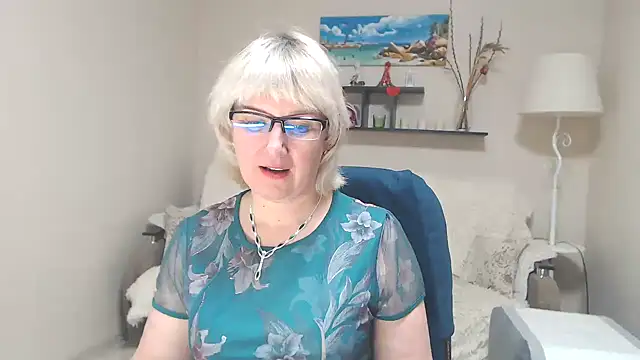 Snapshot of FleurMays chatting on 02.20.25 FleurMays online show from 02.20.25