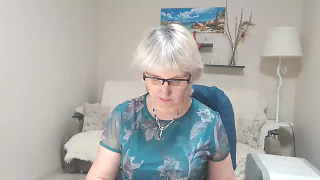 Snapshot of FleurMays chatting on 02.20.25 FleurMays online show from 02.20.25