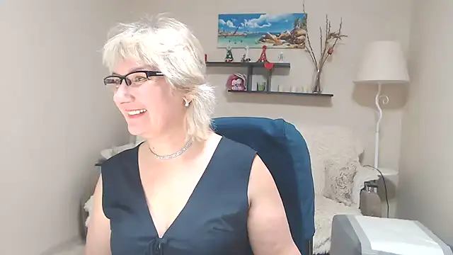 Snapshot of FleurMays chatting on 02.22.25 FleurMays online show from 02.22.25