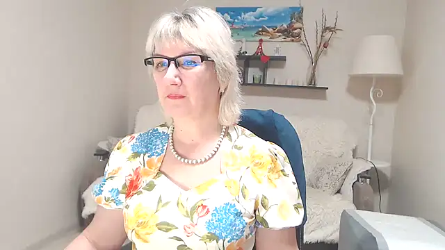 Snapshot of FleurMays chatting on 02.25.25 FleurMays online show from 02.25.25