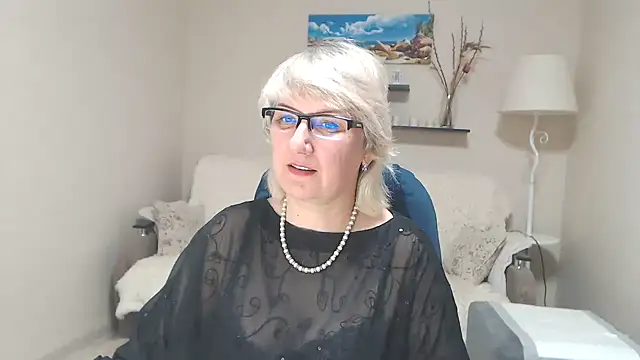 Snapshot of FleurMays chatting on 02.25.25 FleurMays online show from 02.25.25