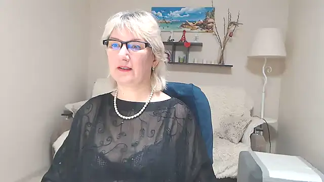 Snapshot of FleurMays chatting on 02.26.25 FleurMays online show from 02.26.25