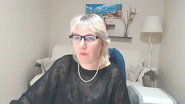 Snapshot of FleurMays chatting on 02.26.25 FleurMays online show from 02.26.25